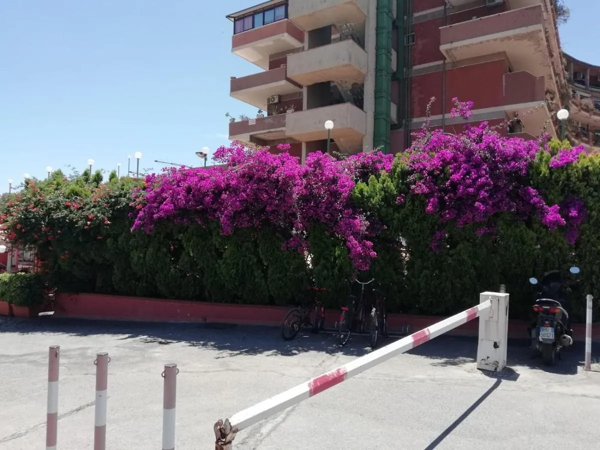 Apartment Residence Les Roches Noire Giardini Naxos